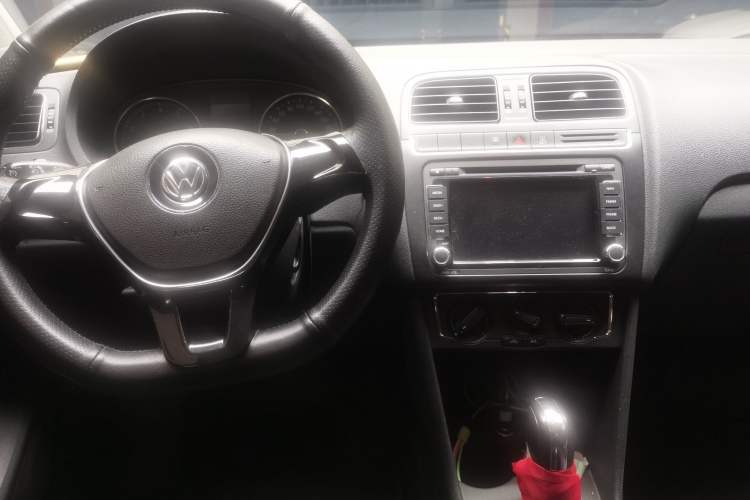 Used Volkswagen Polo 2014 1.4L Automatic Comfort Edition Center Console