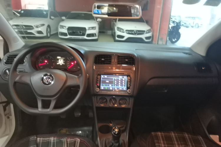 Used Volkswagen Polo 2014 1.4L Manual Fashion Edition Center Console