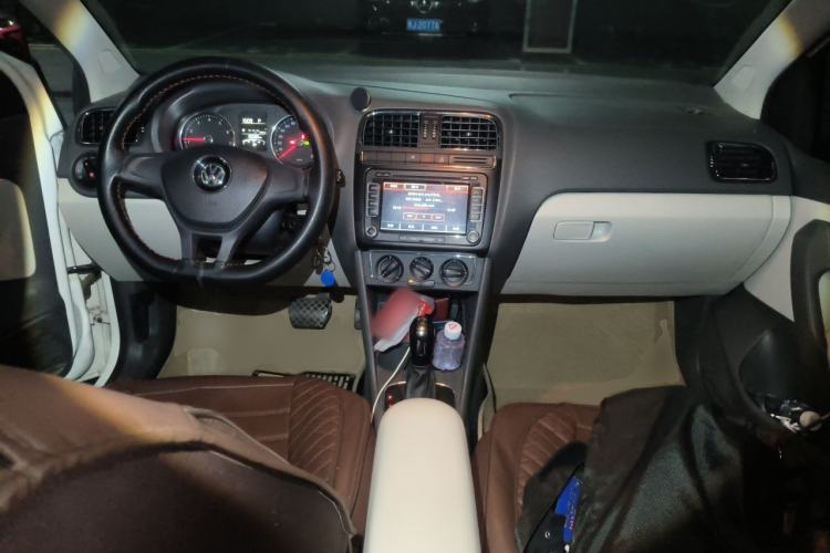 Used Volkswagen Polo 2014 1.4L Automatic Comfort Edition Center Console