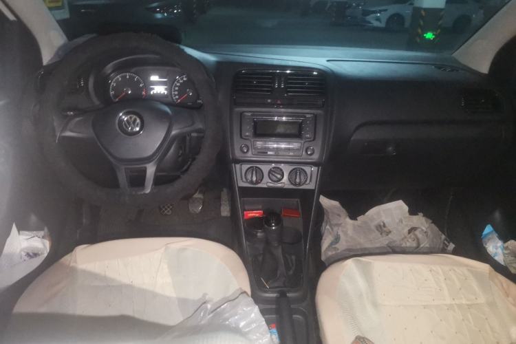 Used Volkswagen Polo 2014 1.4L Manual Fashion Edition Center Console