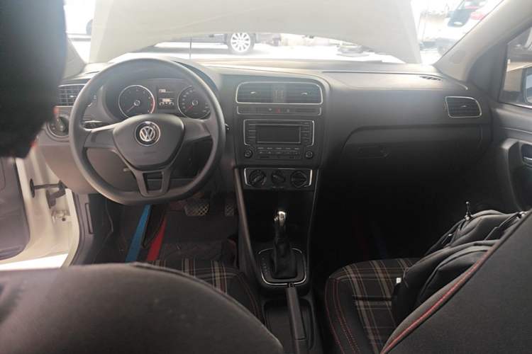 Used Volkswagen Polo 2014 1.6L Automatic Comfort Edition Center Console