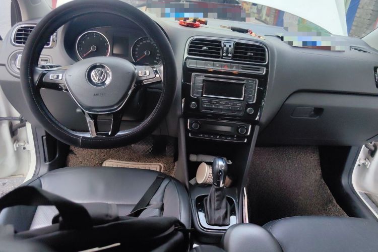 Used Volkswagen Polo 2014 1.4L Automatic Luxury Edition Center Console