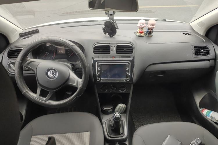 Used Volkswagen Polo 2014 1.4L Manual Fashion Edition Center Console