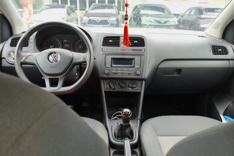 Used Volkswagen Polo 2014 1.4L Manual Fashion Edition Center Console
