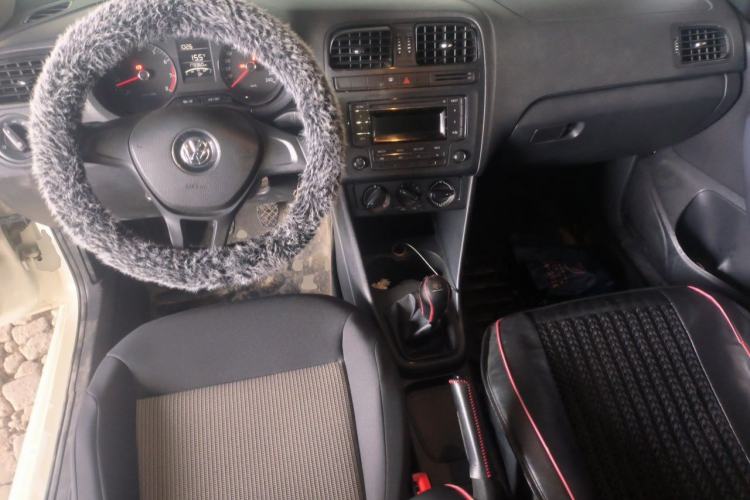 Used Volkswagen Polo 2014 1.4L Manual Fashion Edition Center Console