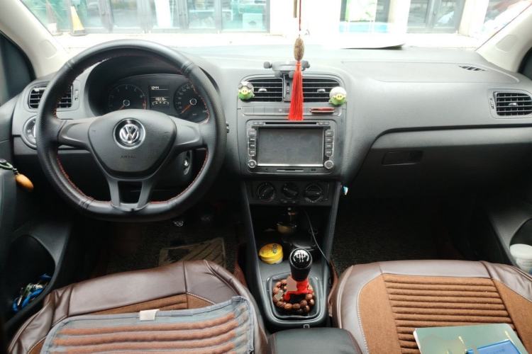 Used Volkswagen Polo 2014 1.4L Manual Fashion Edition Center Console