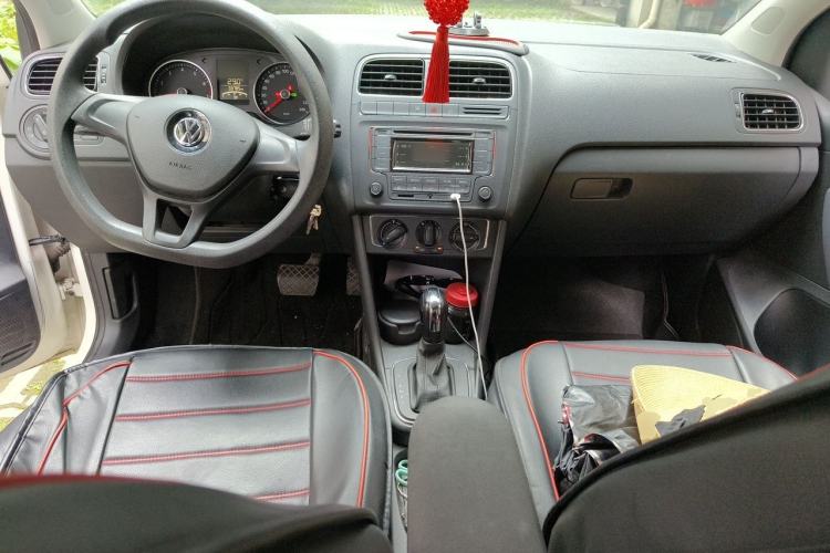 Used Volkswagen Polo 2014 1.4L Automatic Comfort Edition Center Console
