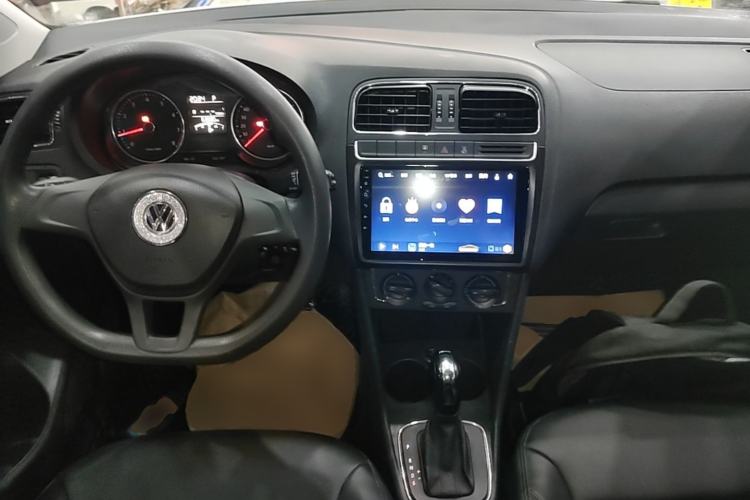 Used Volkswagen Polo 2014 1.4L Automatic Comfort Edition Center Console