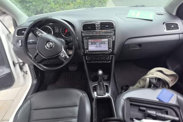 Used Volkswagen Polo 2014 1.6L Automatic Luxury Edition Center Console