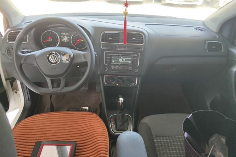 Used Volkswagen Polo 2014 1.6L Automatic Comfort Edition Center Console