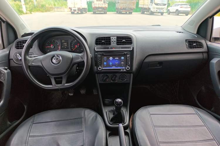 Used Volkswagen Polo 2014 1.4L Manual Fashion Edition Center Console