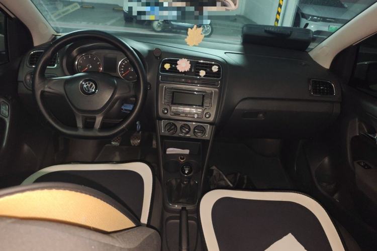 Used Volkswagen Polo 2014 1.4L Manual Comfort Edition Center Console