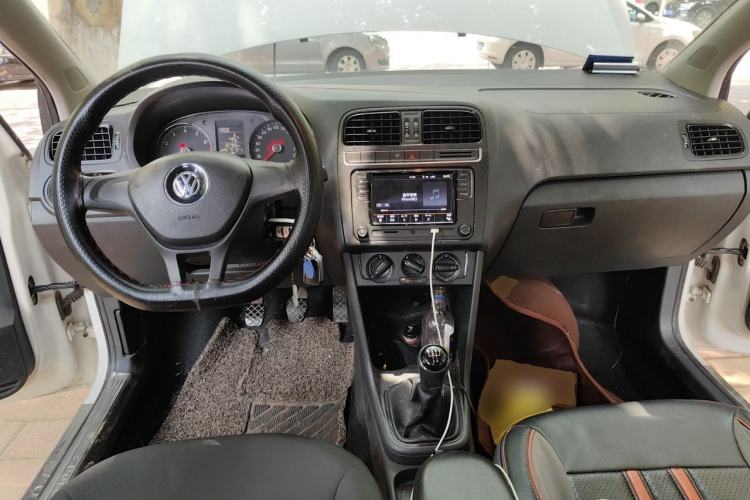 Used Volkswagen Polo 2014 1.4L Manual Fashion Edition Center Console