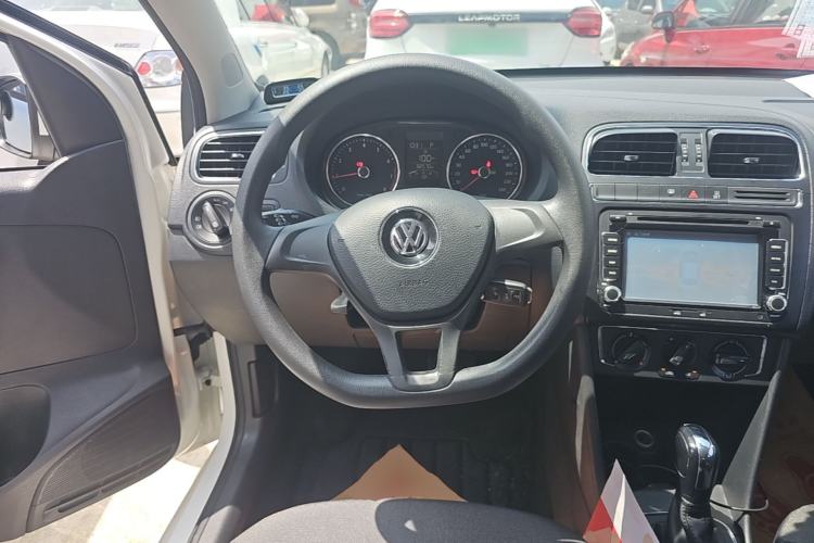 Used Volkswagen Polo 2014 1.4L Automatic Comfort Edition Center Console
