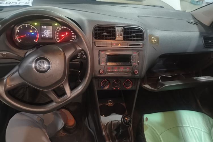 Used Volkswagen Polo 2014 1.4L Manual Fashion Edition Center Console