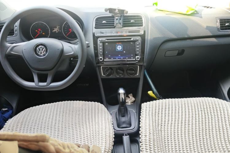 Used Volkswagen Polo 2014 1.6L Automatic Comfort Edition Center Console