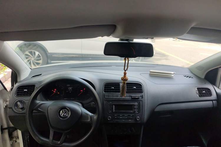 Used Volkswagen Polo 2014 1.4L Manual Fashion Edition Center Console