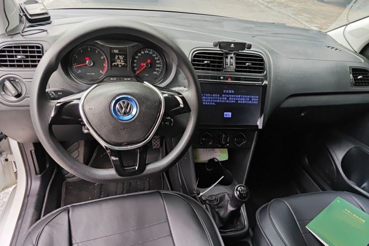 Used Volkswagen Polo 2014 1.4L Manual Fashion Edition Center Console