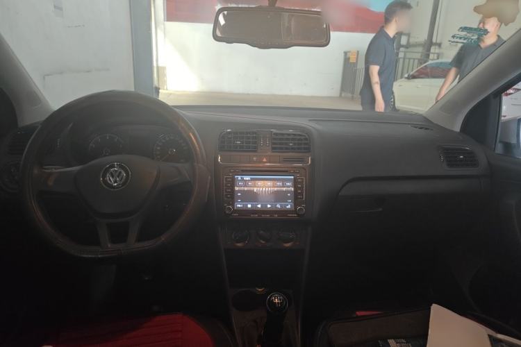 Used Volkswagen Polo 2014 1.4L Manual Fashion Edition Center Console