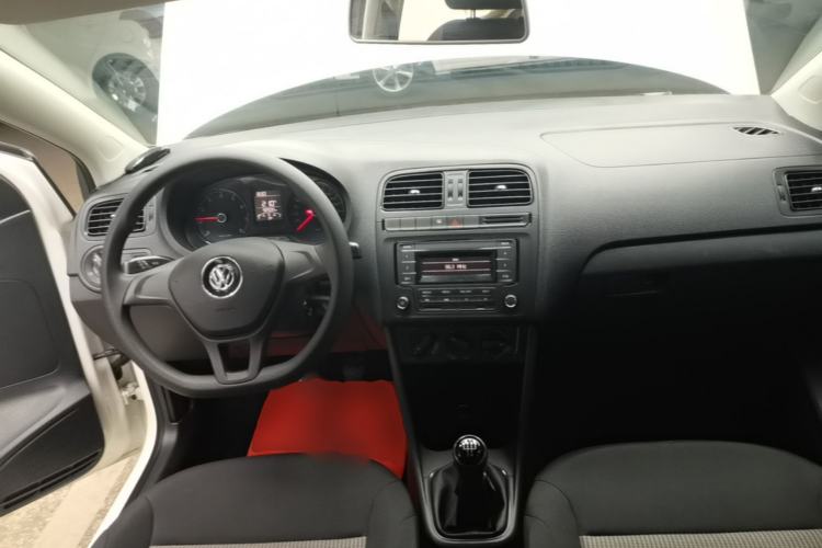 Used Volkswagen Polo 2014 1.4L Manual Fashion Edition Center Console