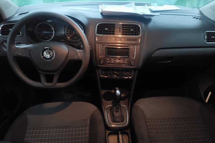 Used Volkswagen Polo 2014 1.6L Automatic Comfort Edition Center Console