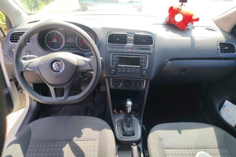 Used Volkswagen Polo 2014 1.6L Automatic Comfort Edition Center Console