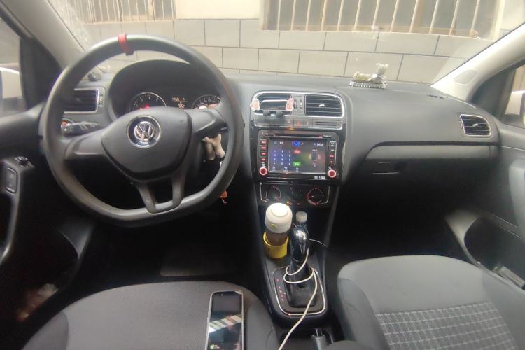 Used Volkswagen Polo 2014 1.6L Automatic Comfort Edition Center Console