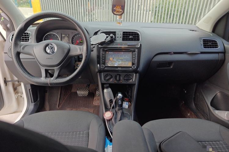 Used Volkswagen Polo 2014 1.4L Automatic Comfort Edition Center Console