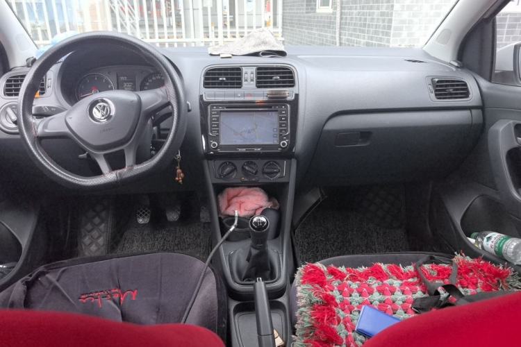 Used Volkswagen Polo 2014 1.4L Manual Fashion Edition Center Console