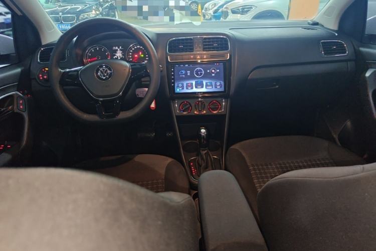 Used Volkswagen Polo 2014 1.6L Automatic Comfort Edition Center Console