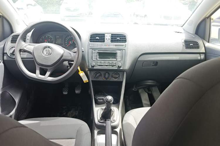 Used Volkswagen Polo 2014 1.4L Manual Fashion Edition Center Console