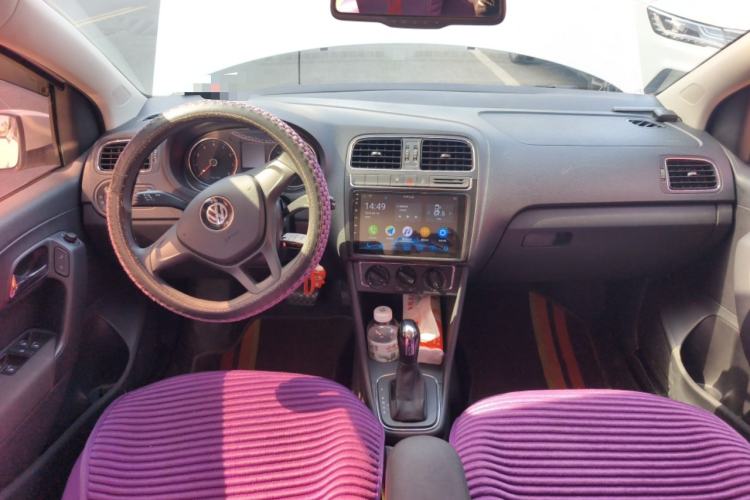 Used Volkswagen Polo 2014 1.6L Automatic Comfort Edition Center Console