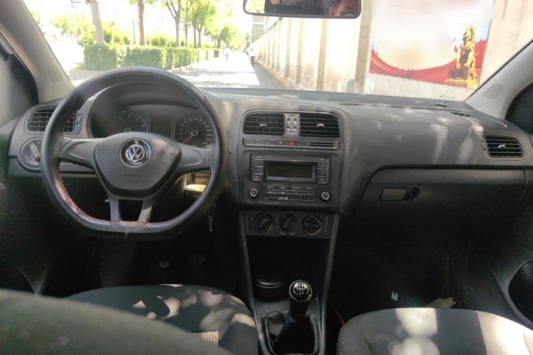 Used Volkswagen Polo 2014 1.4L Manual Fashion Edition Center Console