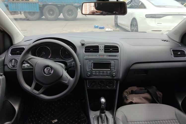 Used Volkswagen Polo 2014 1.6L Automatic Comfort Edition Center Console