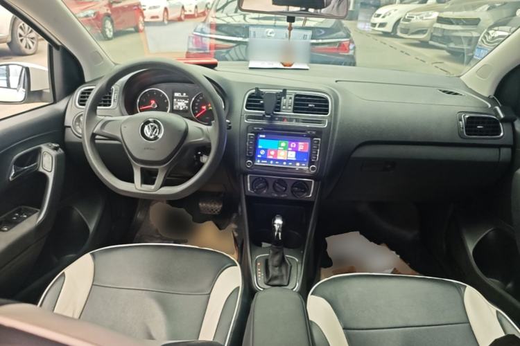 Used Volkswagen Polo 2014 1.6L Automatic Comfort Edition Center Console