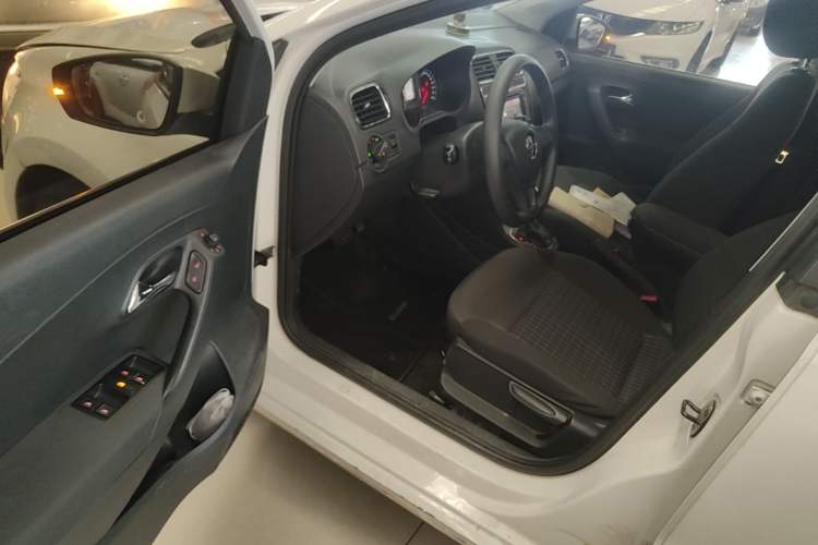 Used Volkswagen Polo 2014 1.4L Automatic Comfort Edition Driver Seat