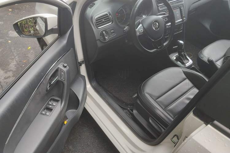 Used Volkswagen Polo 2014 1.6L Automatic Luxury Edition Driver Seat