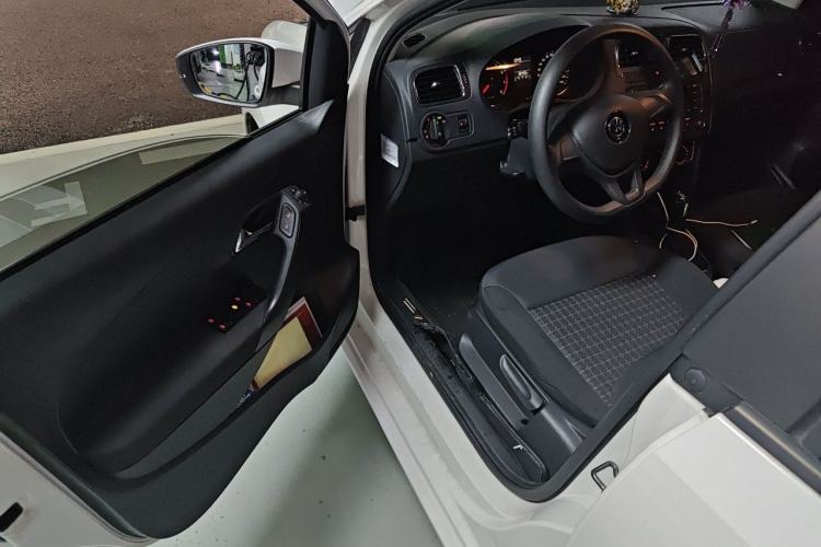 Used Volkswagen Polo 2014 1.6L Automatic Comfort Edition Driver Seat