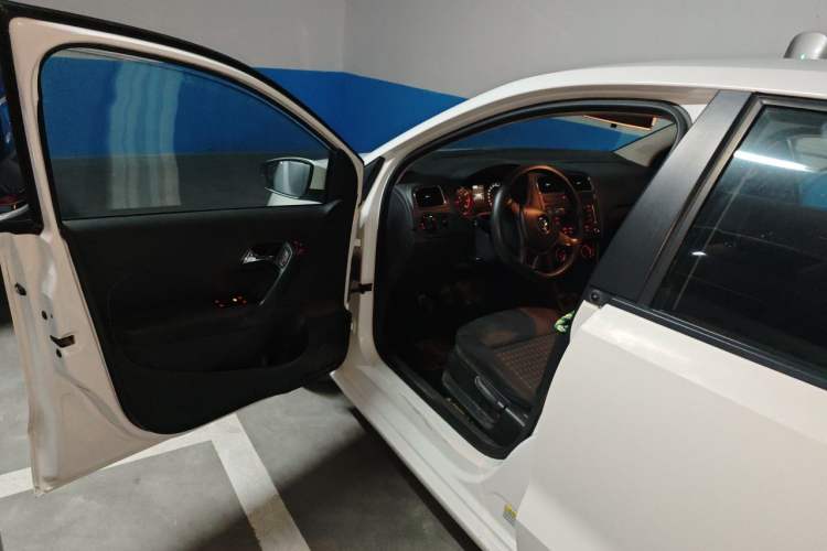 Used Volkswagen Polo 2014 1.6L Manual Comfort Edition Driver Seat