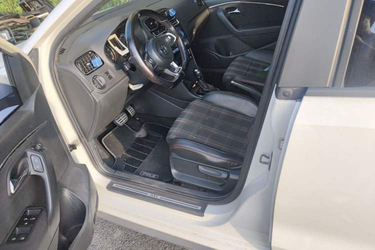 Used Volkswagen Polo 2014 1.6L Automatic Luxury Edition Driver Seat