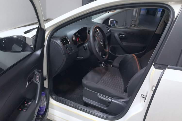 Used Volkswagen Polo 2014 1.6L Automatic Comfort Edition Driver Seat