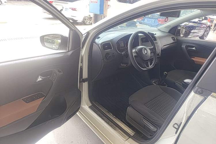 Used Volkswagen Polo 2014 1.6L Manual Comfort Edition Driver Seat