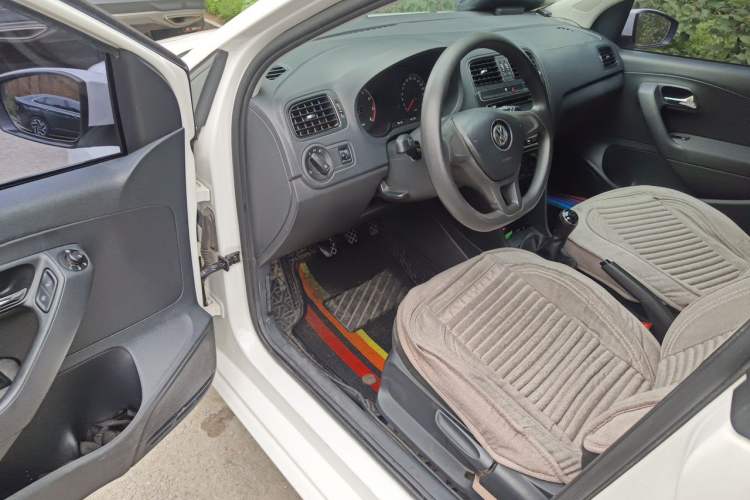 Used Volkswagen Polo 2014 1.4L Manual Fashion Edition Driver Seat