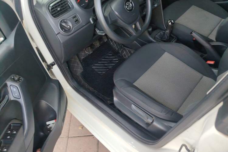 Used Volkswagen Polo 2014 1.4L Manual Fashion Edition Driver Seat