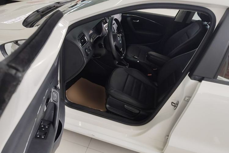 Used Volkswagen Polo 2014 1.6L Automatic Luxury Edition Driver Seat