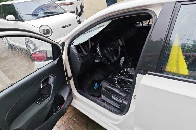 Used Volkswagen Polo 2014 1.4L Manual Fashion Edition Driver Seat