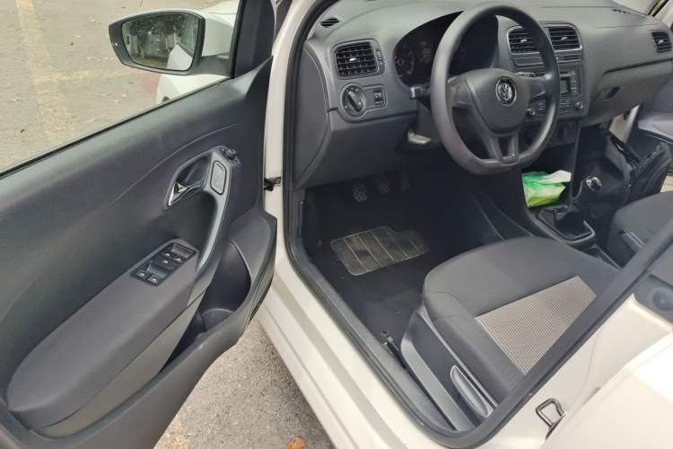 Used Volkswagen Polo 2014 1.4L Manual Fashion Edition Driver Seat