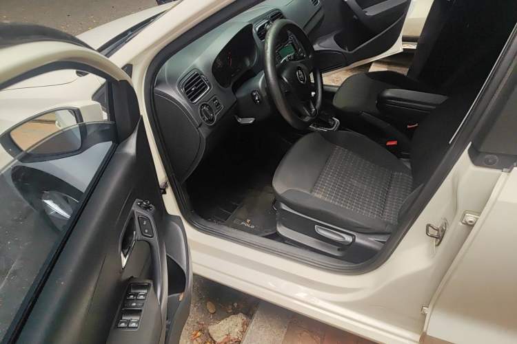 Used Volkswagen Polo 2014 1.6L Automatic Comfort Edition Driver Seat