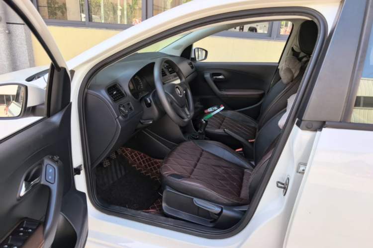 Used Volkswagen Polo 2014 1.4L Manual Fashion Edition Driver Seat