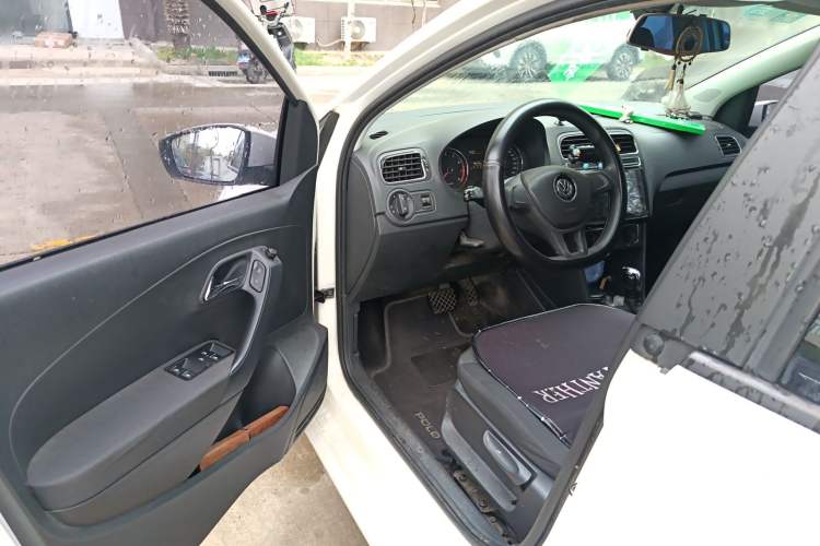 Used Volkswagen Polo 2014 1.6L Automatic Comfort Edition Driver Seat